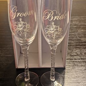 Bride & Groom wedding glasses set